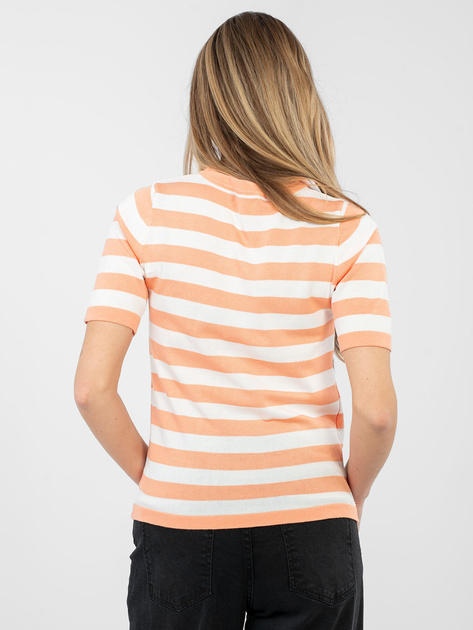 Pomarańczowy sweter z haftem w kształcie serca