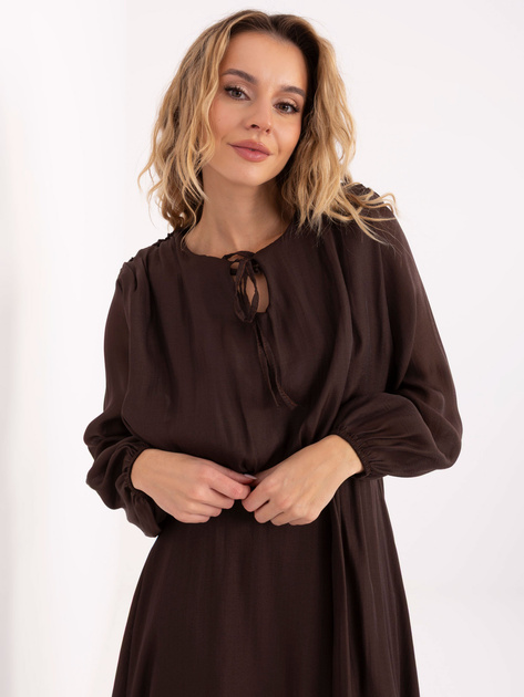 Ciemnobrązowa sukienka z długim szalem w talii RUE PARIS
