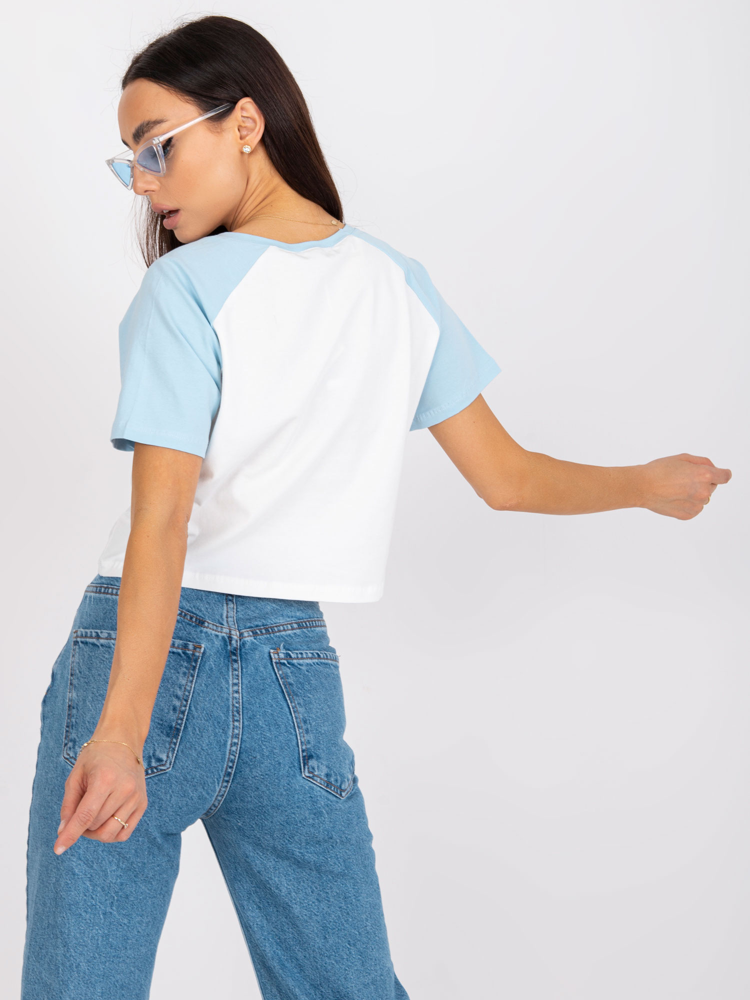 Biało-niebieski krótki t-shirt z nadrukiem z bawełny 