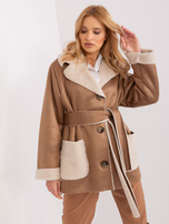 Hurt Camelowo-beżowy kożuch z zapięciem na guziki