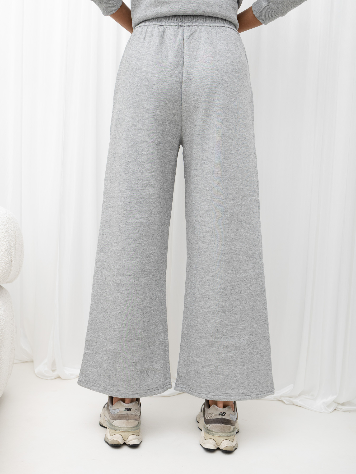 Szary ocieplany komplet basic ze spodniami wide leg