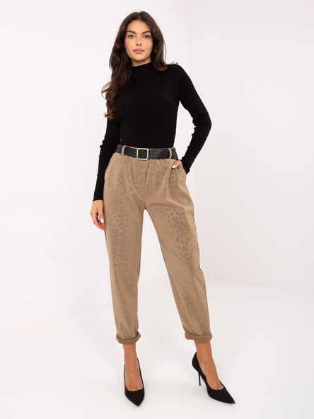 Camelowe spodnie z ekoskóry w panterkę