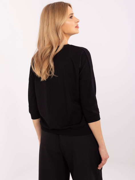 Hurtownia Czarna bluzka z nadrukiem i aplikacjami