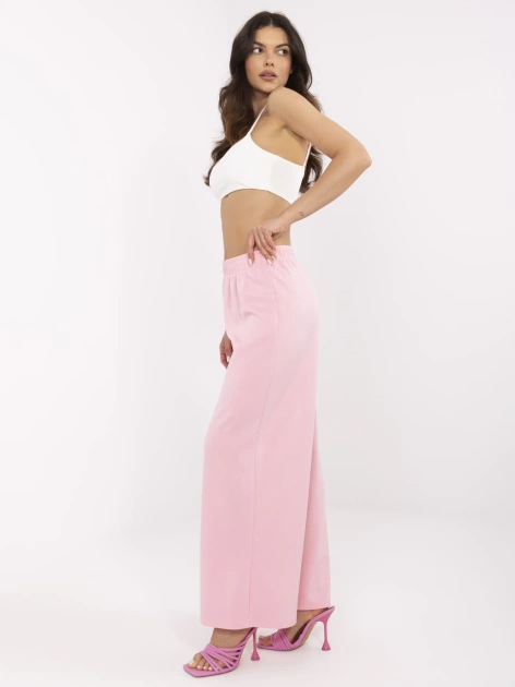 Różowe spodnie z przyjemnego w dotyku materiału