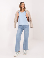 Jasnoniebieski damski t-shirt z dekoltem w serek RUE PARIS