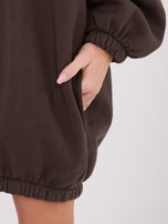 Czekoladowa krótka sukienka basic z kapturem