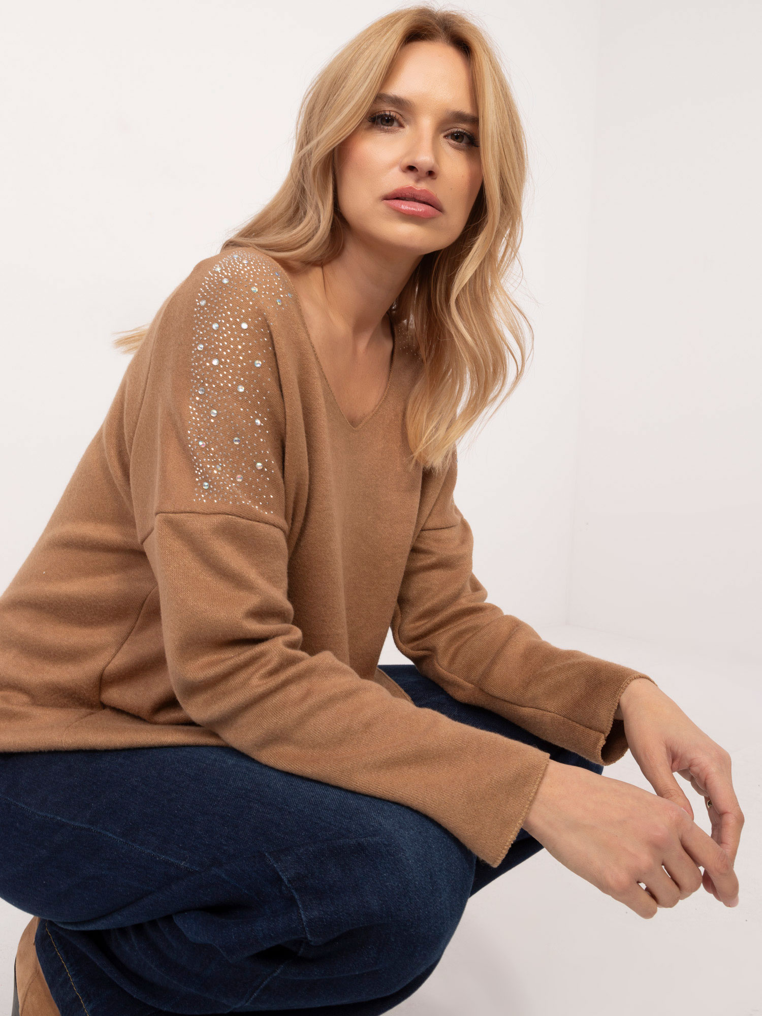 Hurt Camelowy damski sweter oversize z dekoltem V