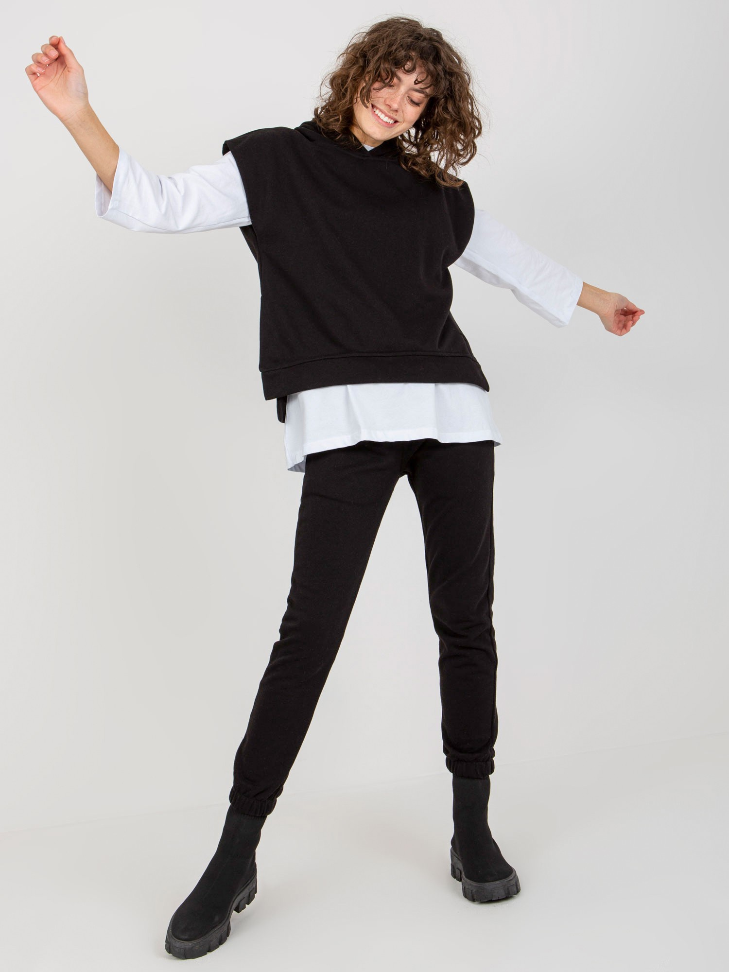 Czarny trzyczęściowy komplet casualowy z bluzką oversize
