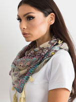 Jasnożółta chusta w etniczny wzór