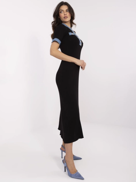 Czarna dzianinowa sukienka z jeansowymi wstawkami