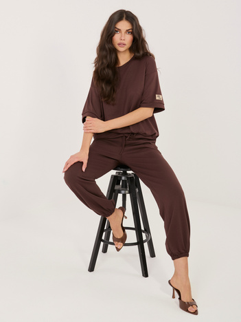 Czekoladowy dwuczęściowy komplet z naszywką RUE PARIS