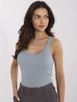 Grau-blau gestreifter, taillierter Top.