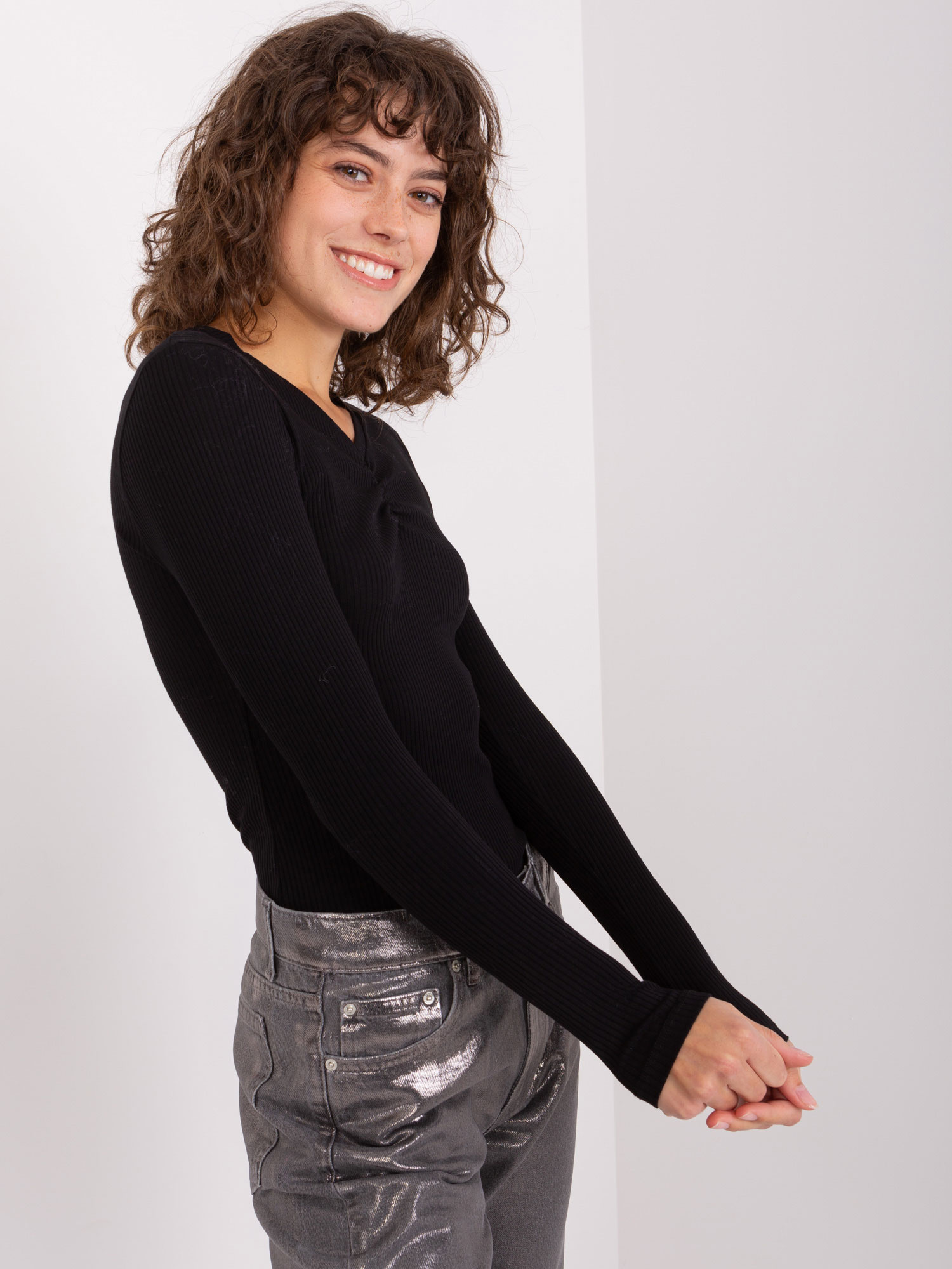 Hurt schwarze gestreifte Longsleeve-Basic-Bluse mit V-Ausschnitt.