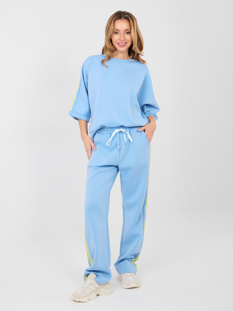 Jasnoniebieski komplet z kontrastowymi lampasami RUE PARIS