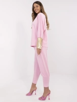 Jasnoróżowy komplet ze złotymi wstawkami