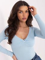 Jasnoniebieska krótka bluzka basic z bawełny