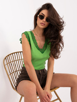 Zielony prążkowany top z dekoltem V