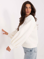 Ecru sweatshirt with embroidery.