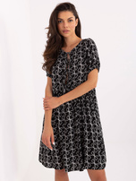 Czarna wzorzysta sukienka z wiskozy SUBLEVEL
