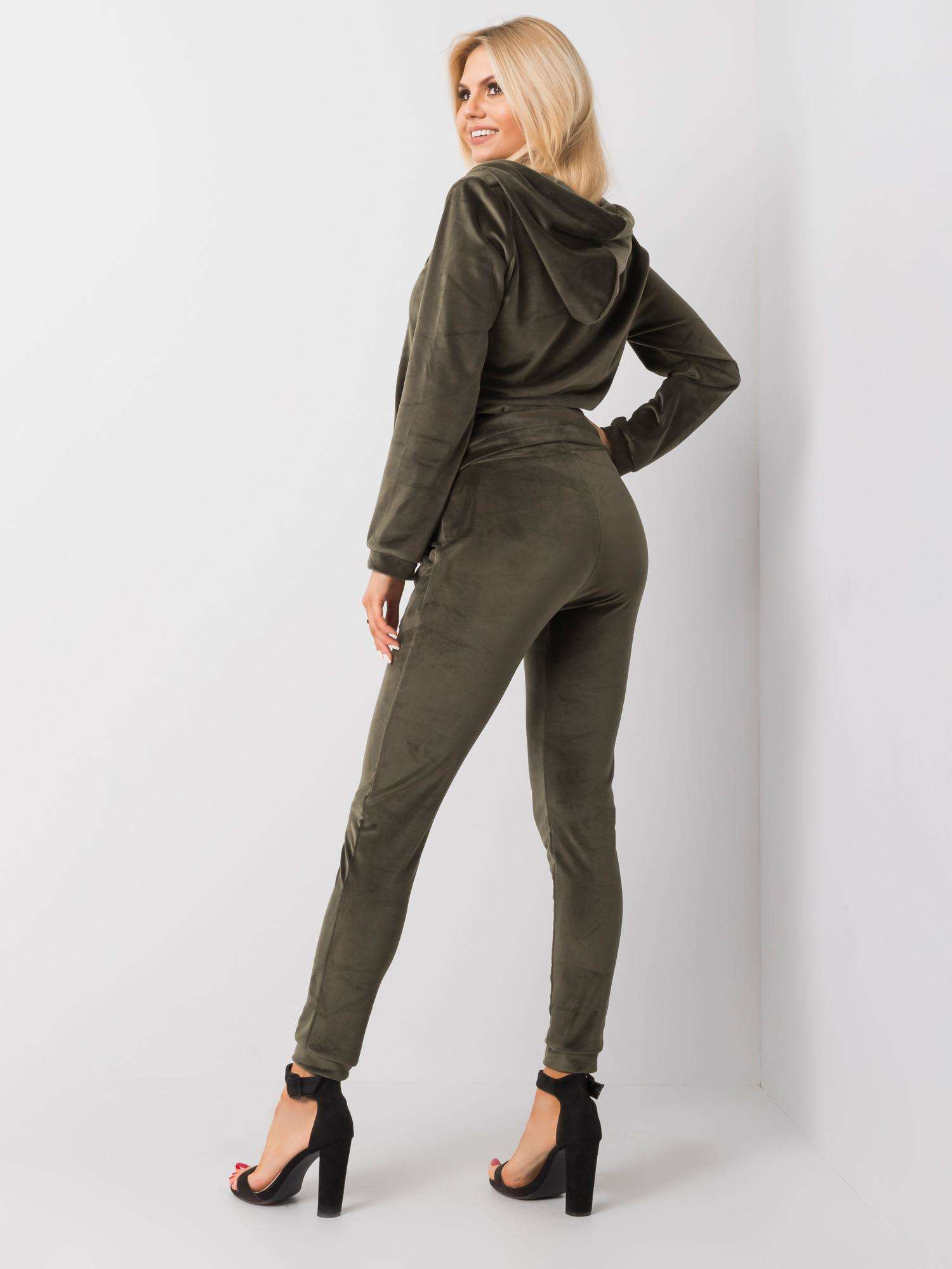 Khaki Veloursanzug Melody.