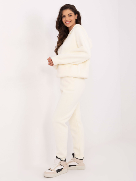 Ecru komplet alpaka ze ściągaczem na bluzie