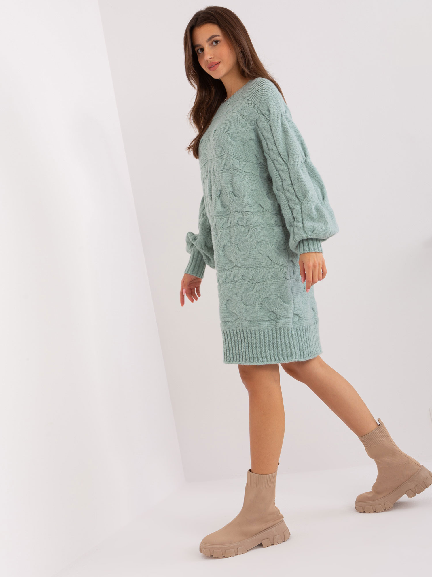 Großhandel Minze Strickkleid mit Zöpfen.