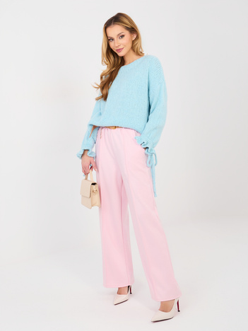 Pastelowy niebieski sweter z domieszką wełny