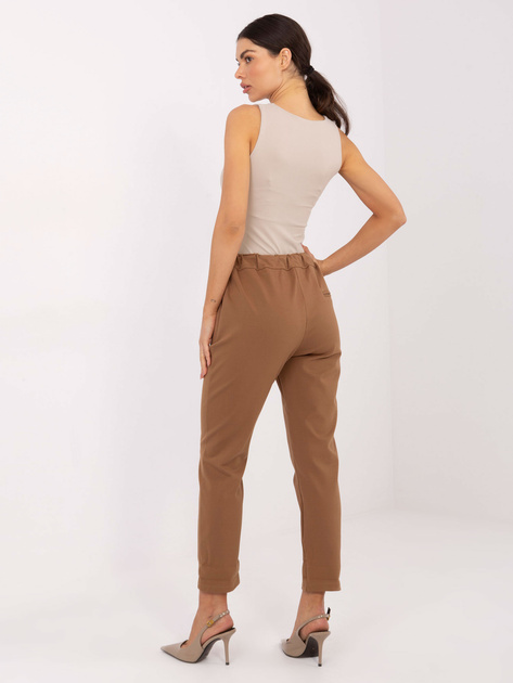 Camelowe materiałowe spodnie z kieszeniami