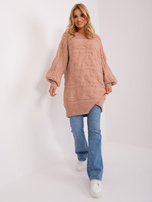 Didmeninė purpurinė mezgininė suknelė su pynėmis.