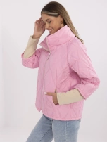 Różowa pikowana kurtka damska ze stójką