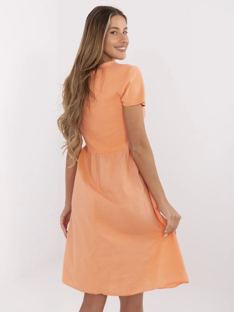 Pomarańczowa rozkloszowana sukienka na lato