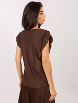 Czekoladowa elegancka bluzka z lejącym dekoltem