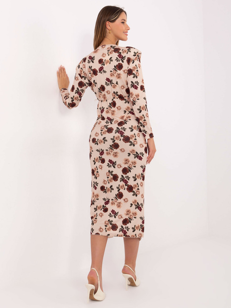 Beżowa elegancka sukienka z marszczeniem