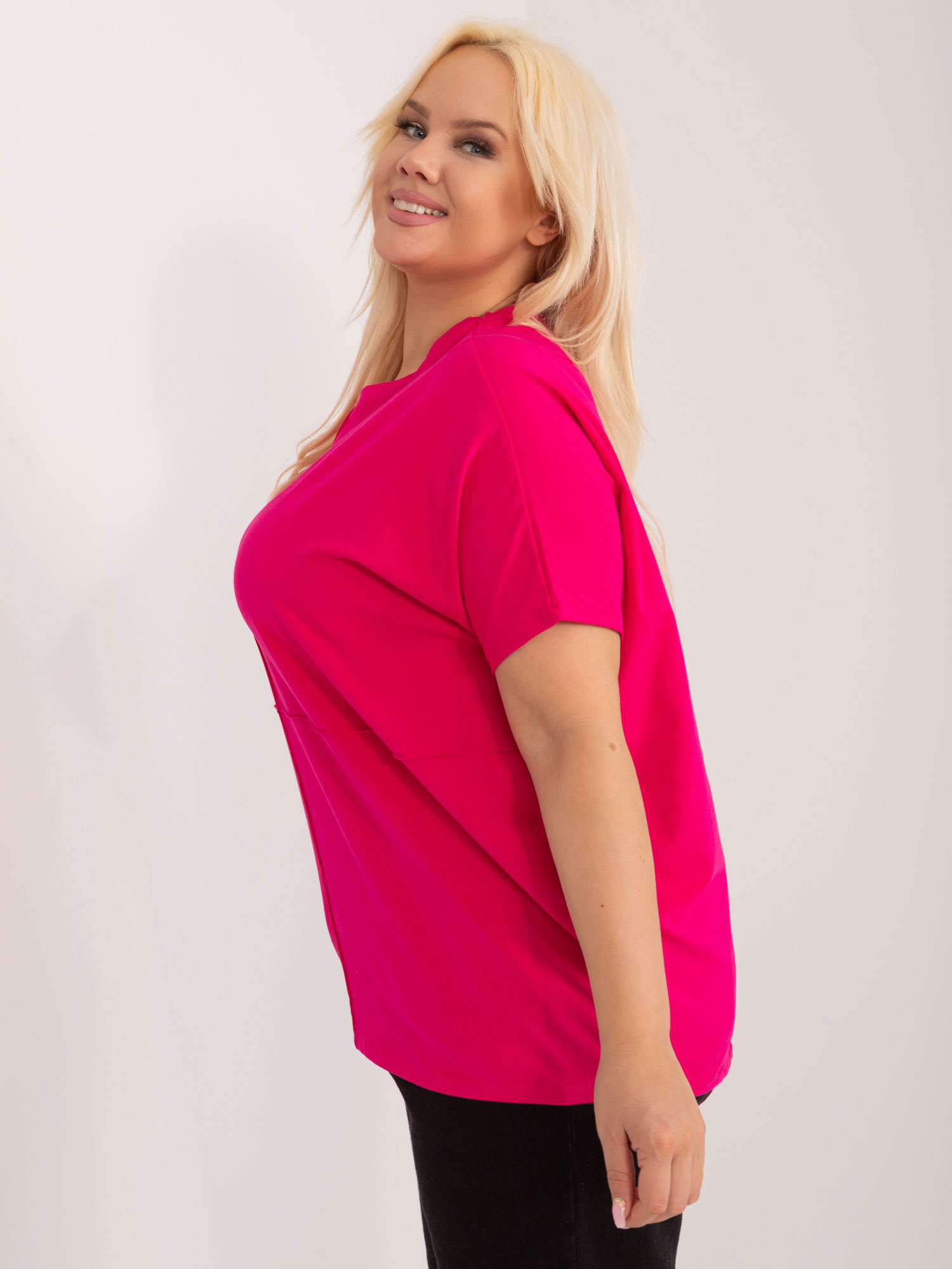 Hurt fuchsia cotton plus size t-shirt with short sleeves.