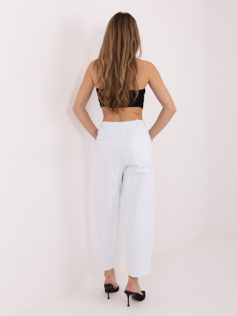 Białe sztruksowe spodnie z zakładkami RUE PARIS