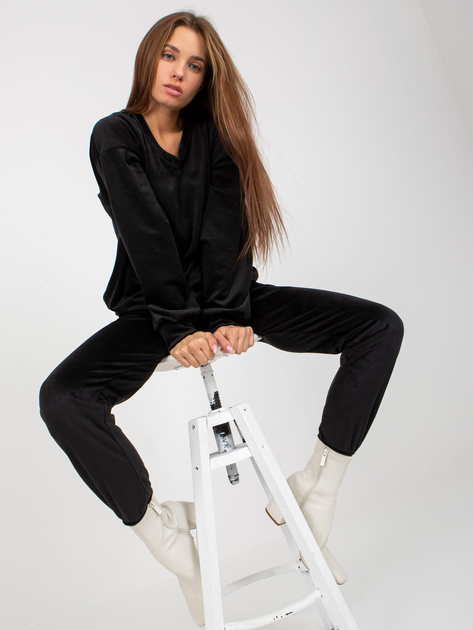 Hurt Czarna gładka bluzka welurowa z dekoltem V RUE PARIS