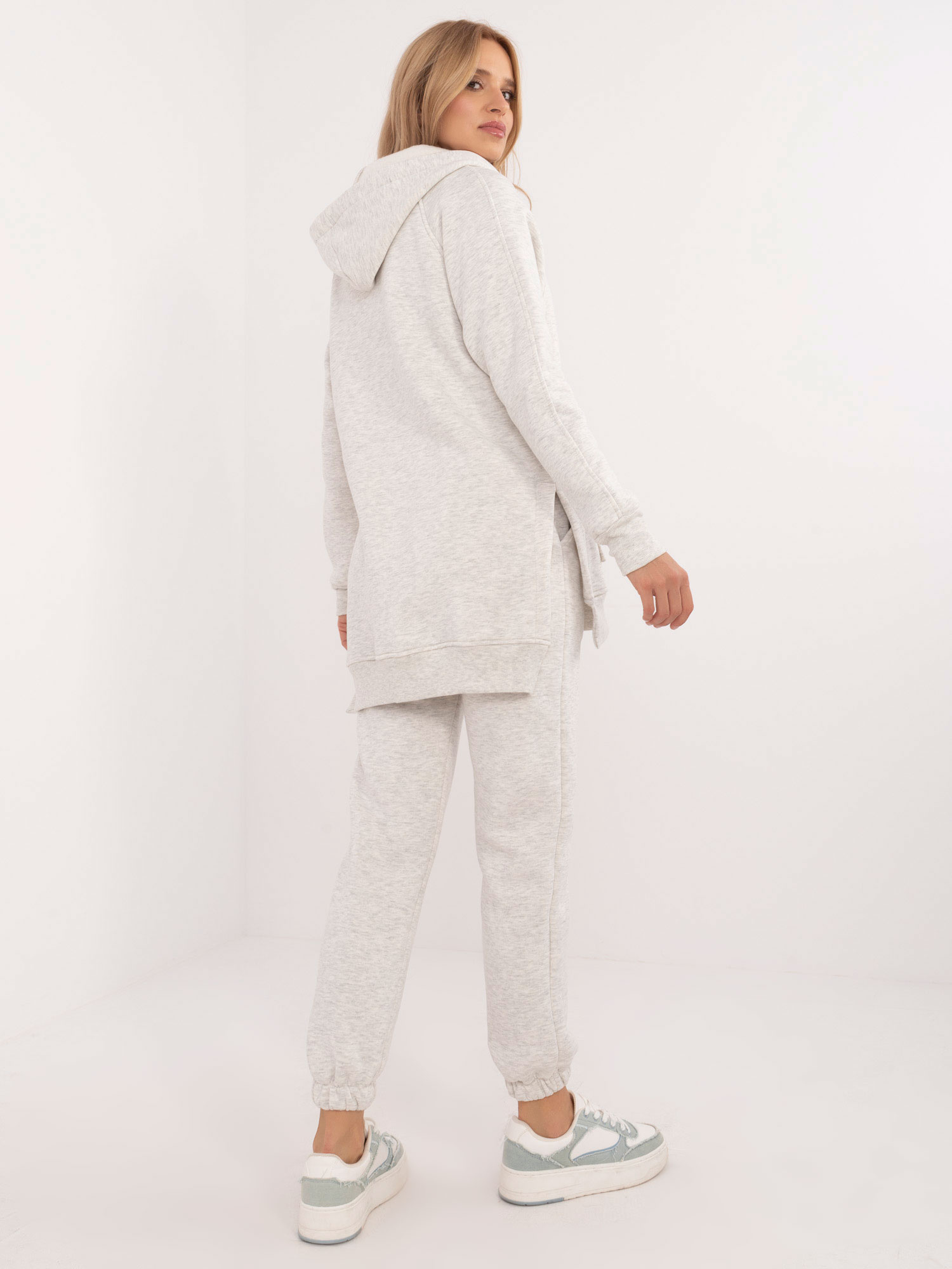 Komplet jasny szary