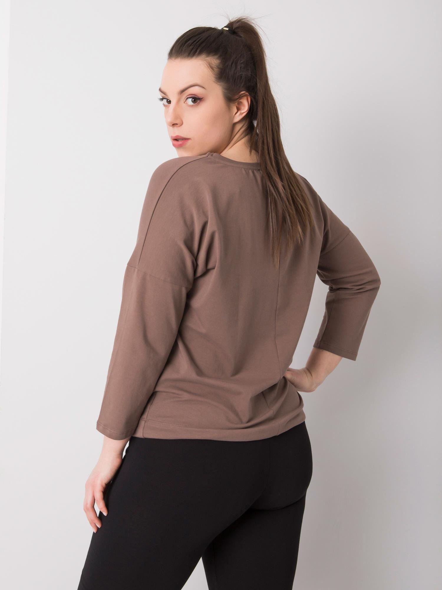 Kávová bavlněná blůza plus size Sandy.