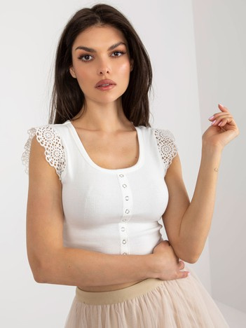 Hurtownia Ecru krótka bluzka z koronką w prążek