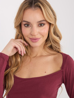 Bordowa bluzka basic z prostokątnym dekoltem