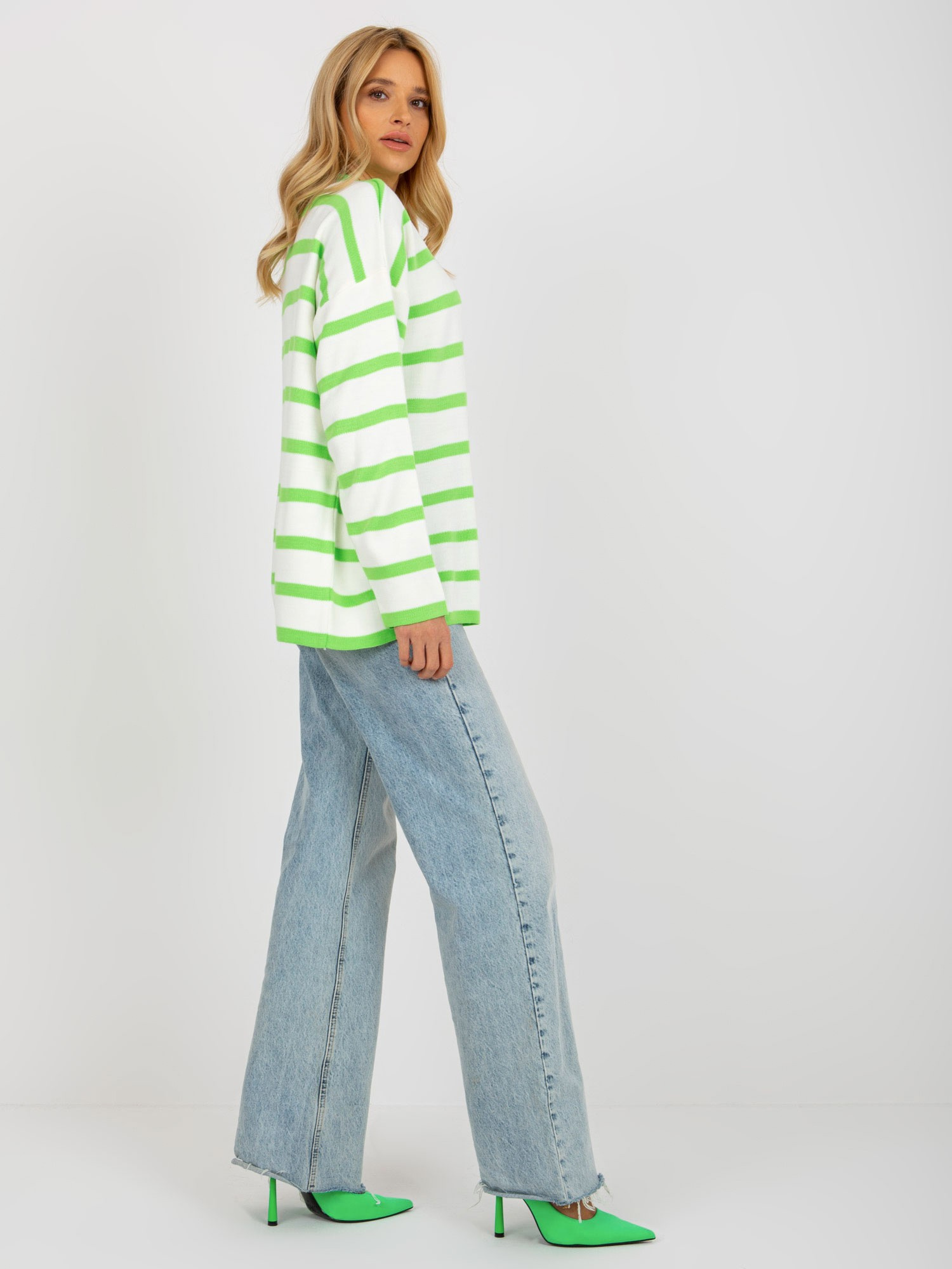 Jasnozielono-ecru sweter oversize w paski RUE PARIS