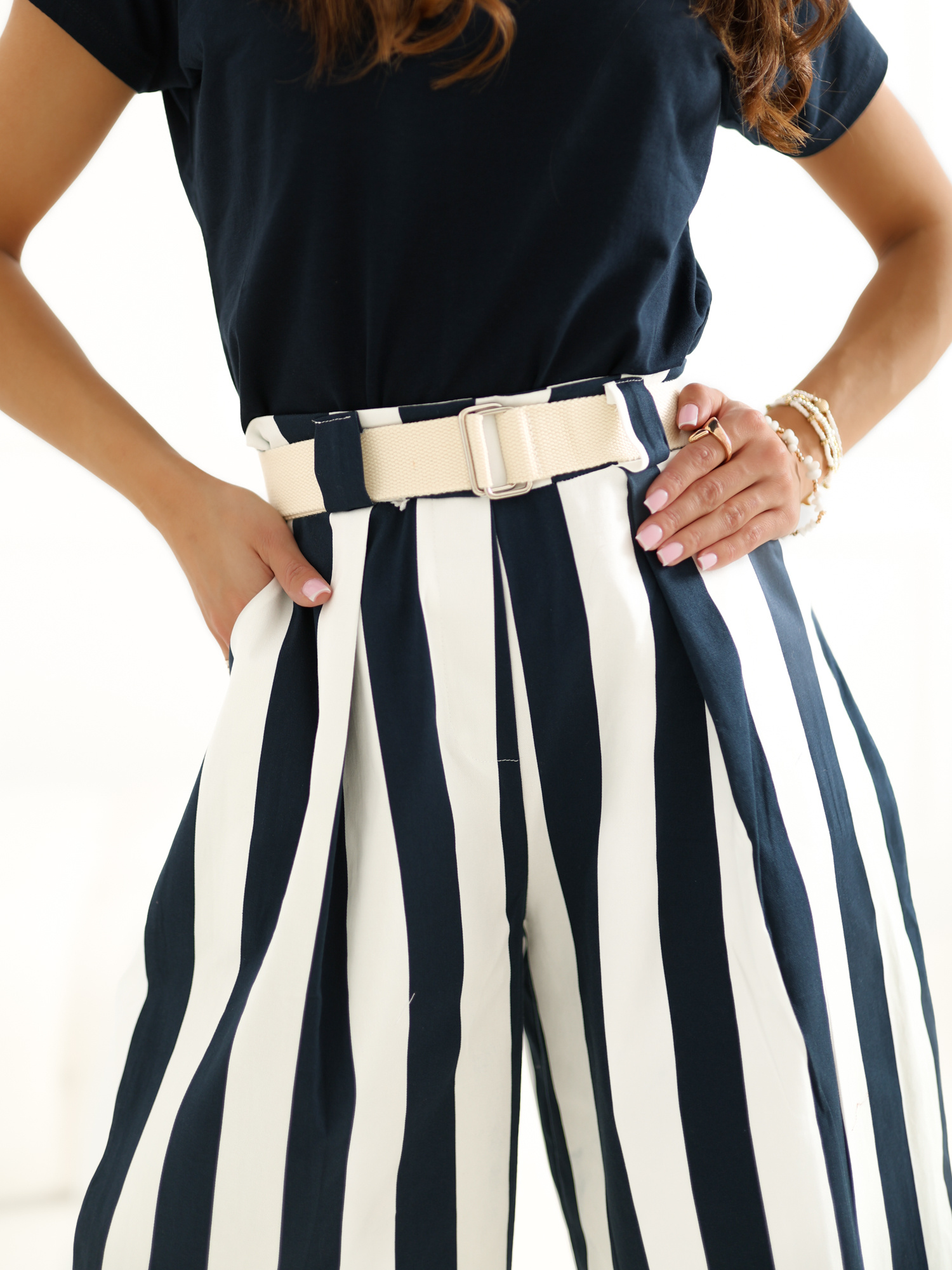 Ecru-granatowe letie kuloty w paski