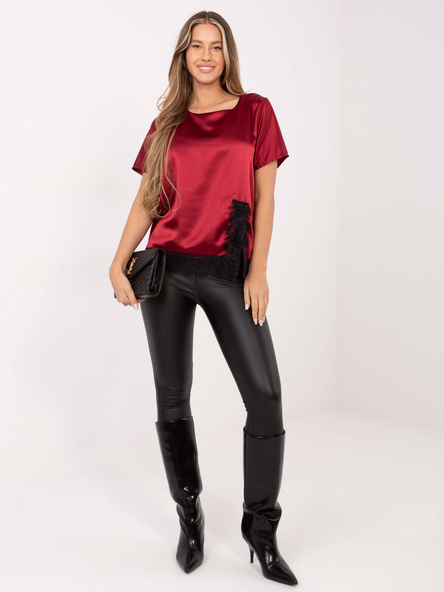 Bordowa satynowa bluzka z krótkim rękawem