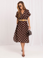 Czekoladowa midi sukienka z plecionym paskiem
