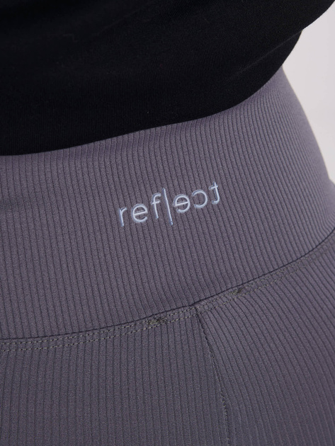 Grafitowe sportowe legginsy w prążek