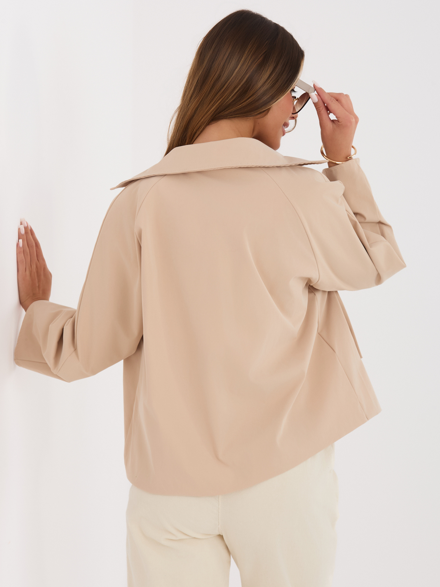 Camelowy płaszcz oversize z szerokimi rękawami RUE PARIS 