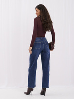 Tmavomodré dámske mom jeans s rovnou nohavicou.