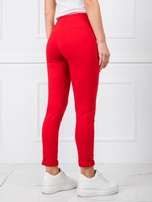 Rote Hose bereit.