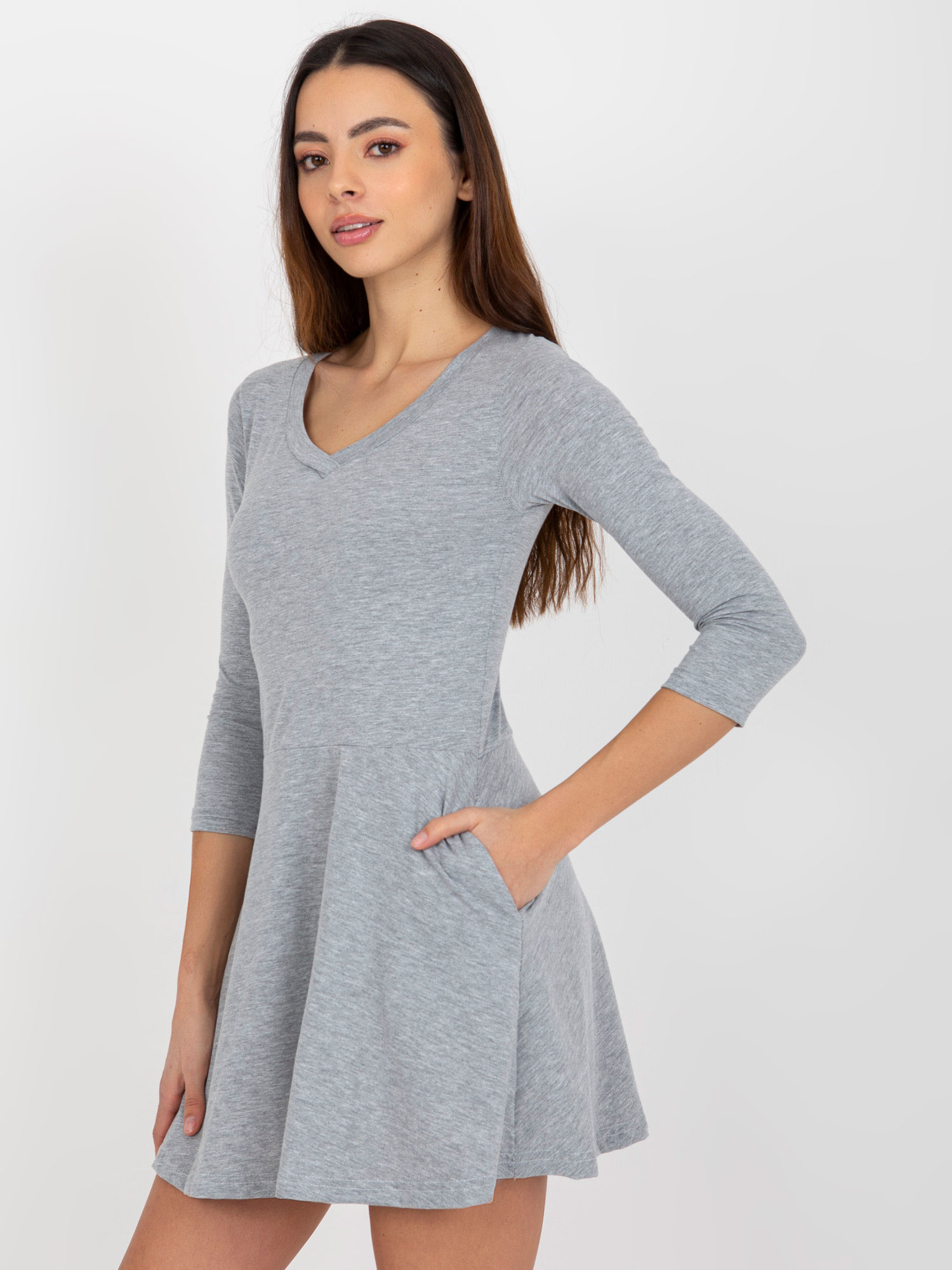 Szara rozkloszowana mini sukienka basic z bawełny