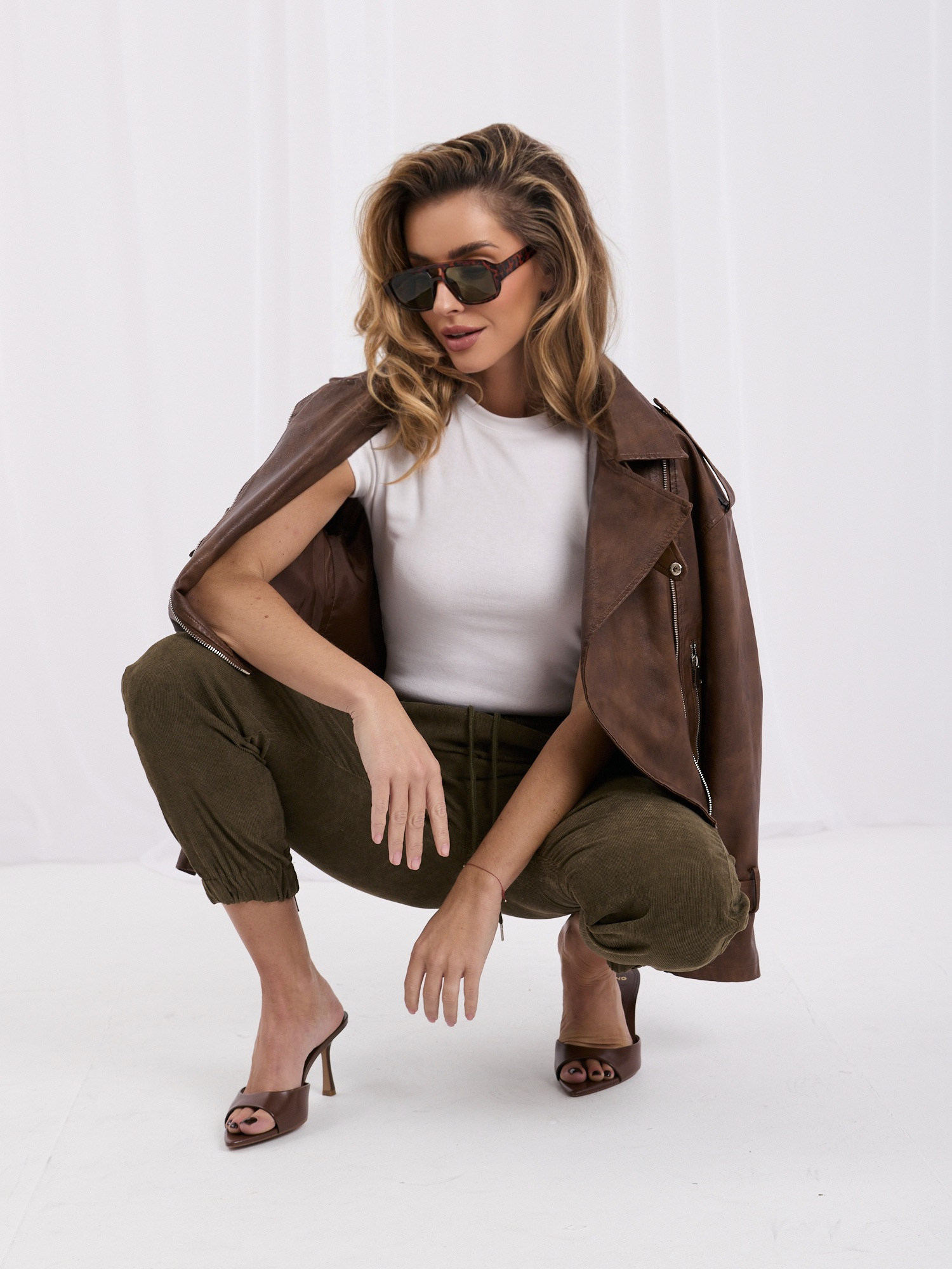 Khaki damskie spodnie typu bojówki ze sztruksu